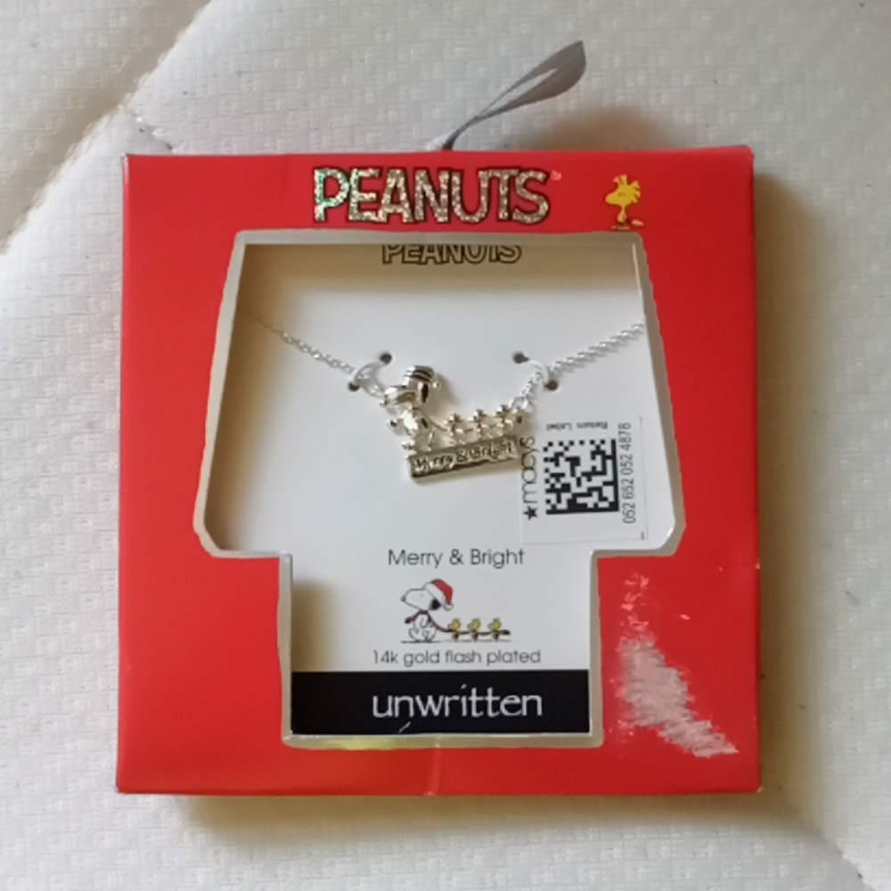 Very beautiful Mary and bright peanuts necklace